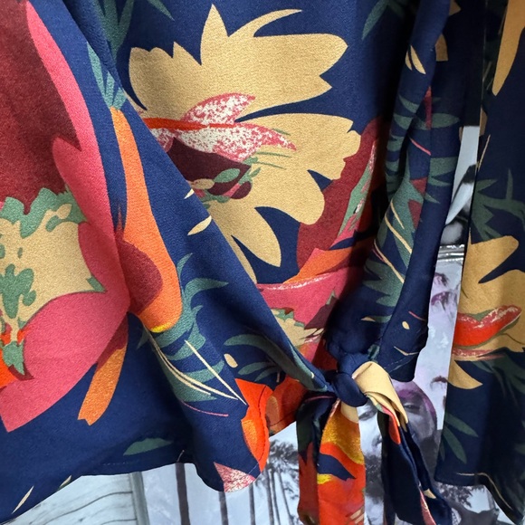 Lulumari Navy Floral Tie-Back Blouse - Picture 6 of 6